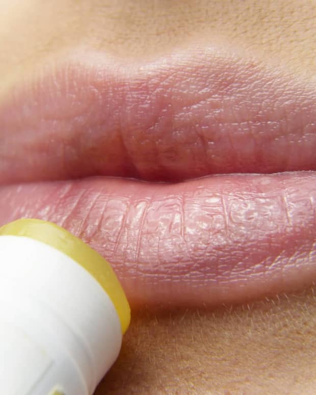 chapstick-everything-you-need-to-know-from-chapstick-ingredients-to-pros-and-cons