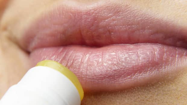 chapstick-everything-you-need-to-know-from-chapstick-ingredients-to-pros-and-cons