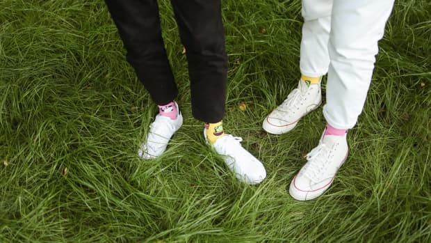 how-to-clean-white-vans-shoes-at-home