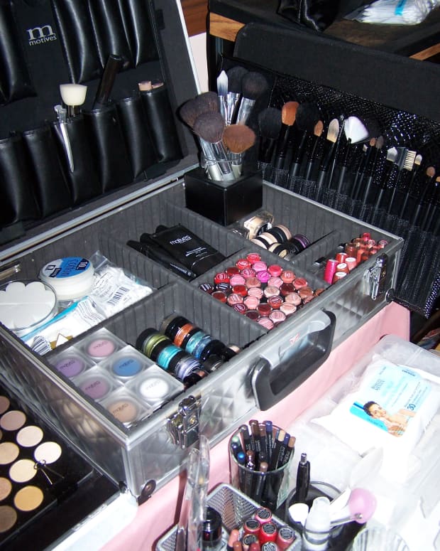 how-to-put-a-makeup-artist-kit-together