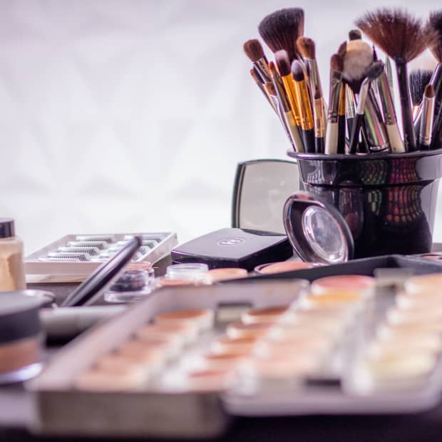 makeup-for-beginners-list-makeup-kit-essentials