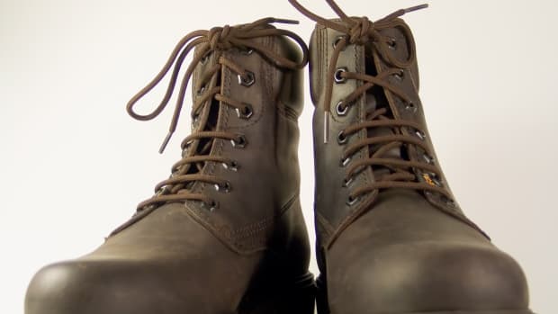 using-shoe-polish-to-change-the-color-of-your-boots